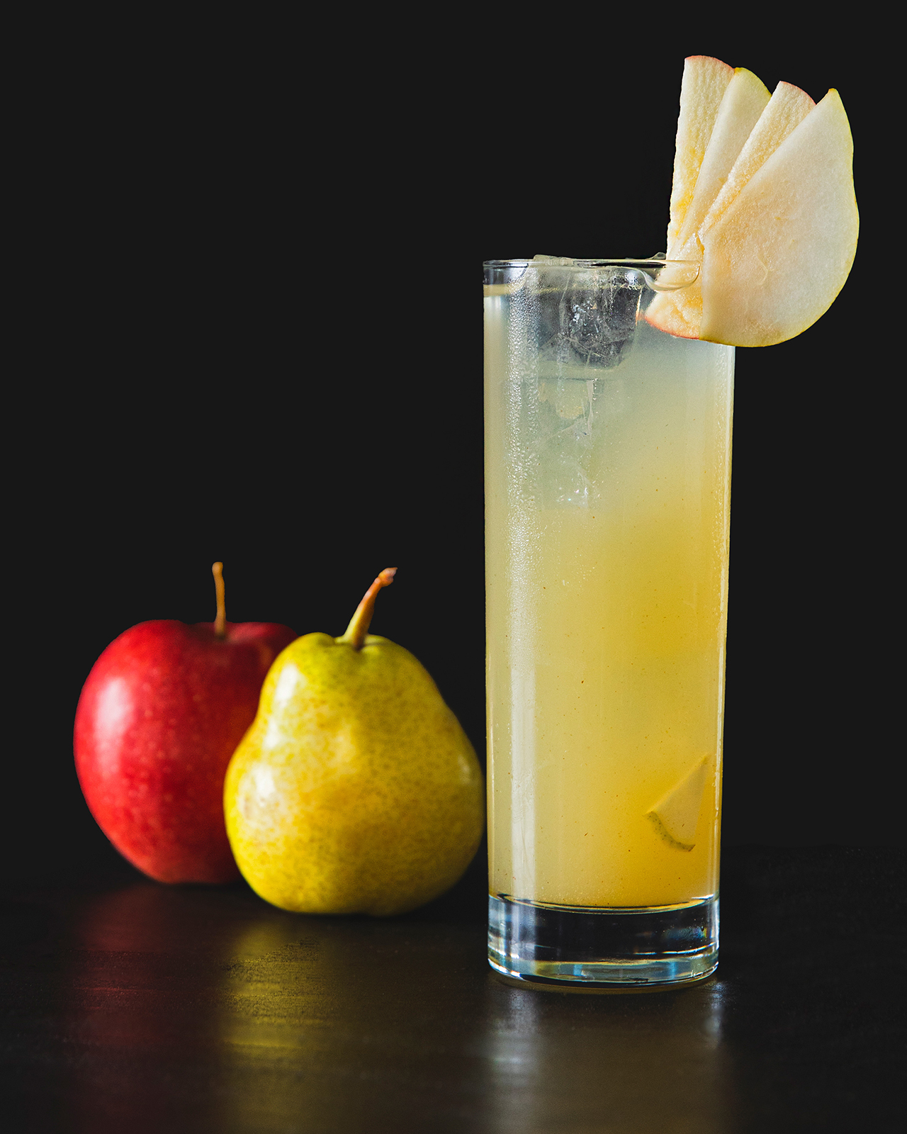 Cocktail Fruits du verger garni de tranches de pomme et de poire